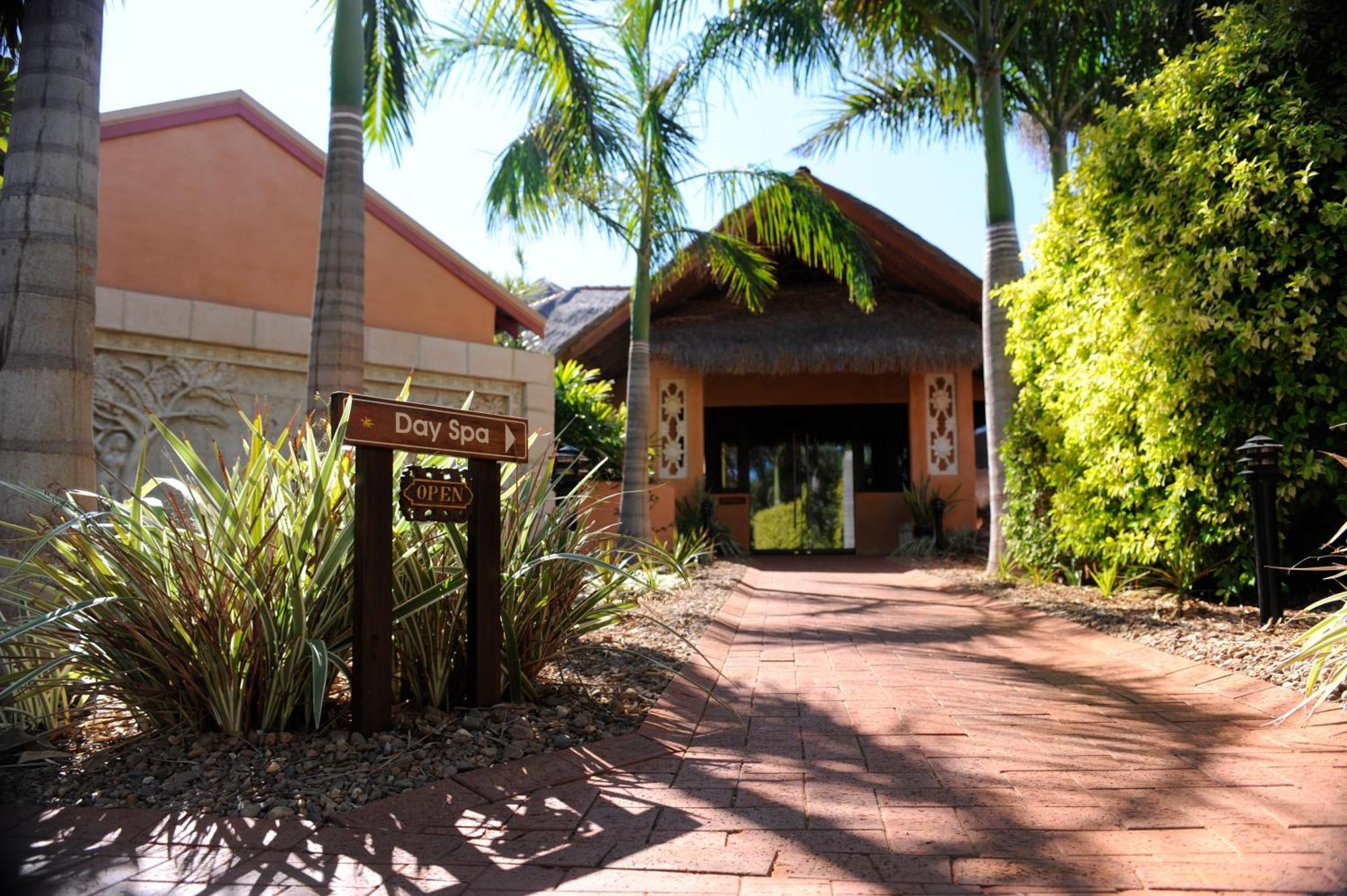 ברום Bali Hai Resort & Spa מראה חיצוני תמונה